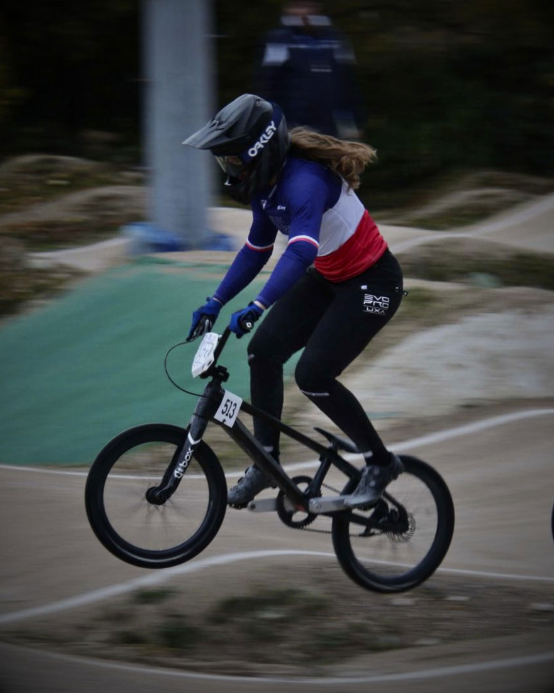 jeune championne de bmx